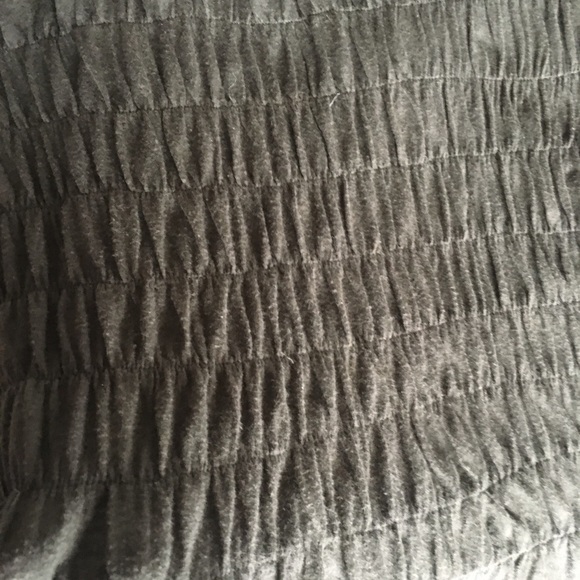 DKNY Stretchy Top - So flattering! - Picture 3 of 8